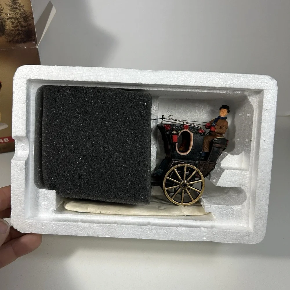 Lemax Hansom Cab Horse and Carriage Village Collection 2000 #03329 with Box‎